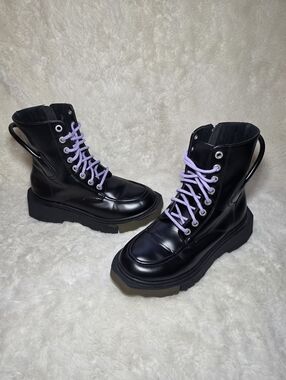 Peacebird Black Platform Combat Boots | Lilac Laces | Size 6-6.5 Like New!